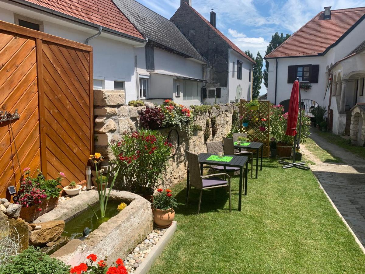 Ferienwohnungen Zum Briefmarkenhaus Mörbisch am See Dış mekan fotoğraf